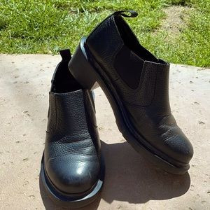 Dr. Martens Cherry Low Cut Heel sz 9